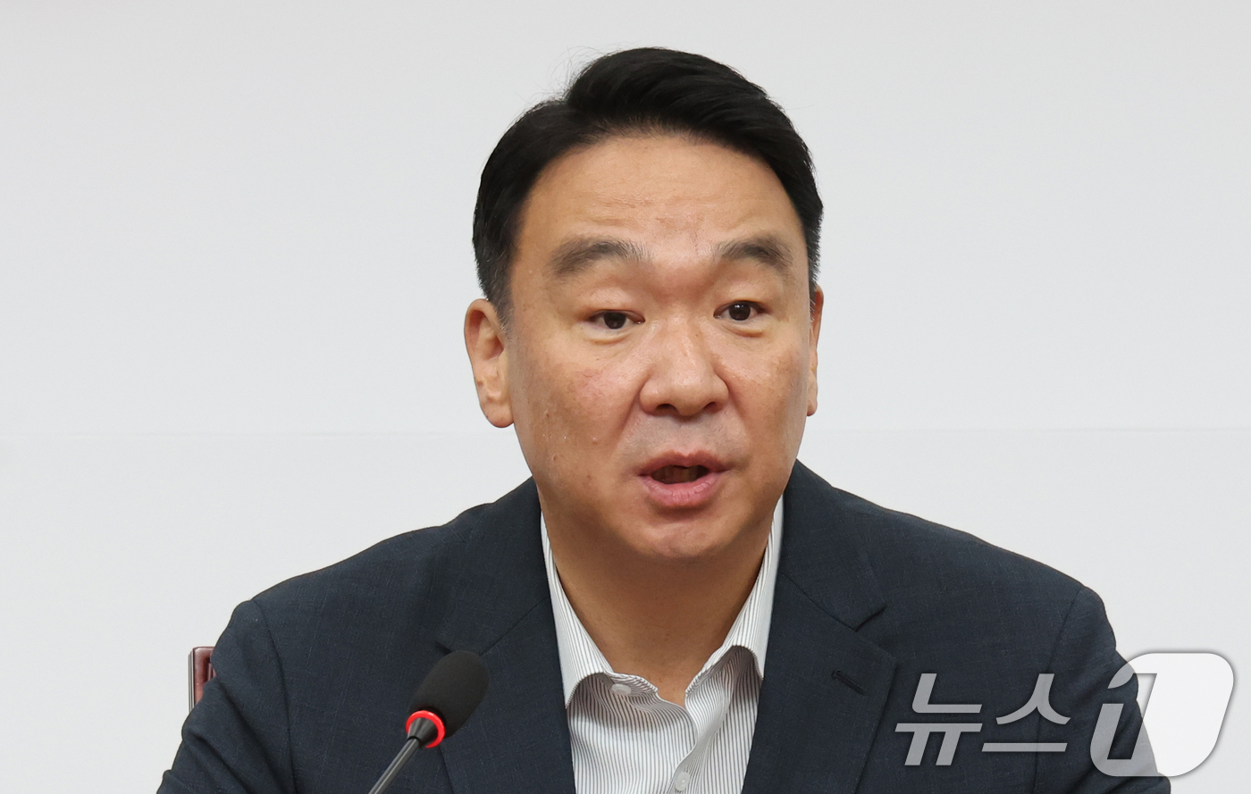 (서울=뉴스1) 황기선 기자 = 정희용 선출직 공직자 평가혁신 TF 위원장이 11일 오전 서울 여의도 국회에서 열린 '선출직 공직자 평가혁신 TF 2차 회의'에서 인사말을 하고 있 …