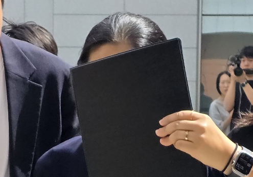 교회에 38시간 쇠사슬 결박…11세 장애 손자 죽게 한 외조모 구속기소