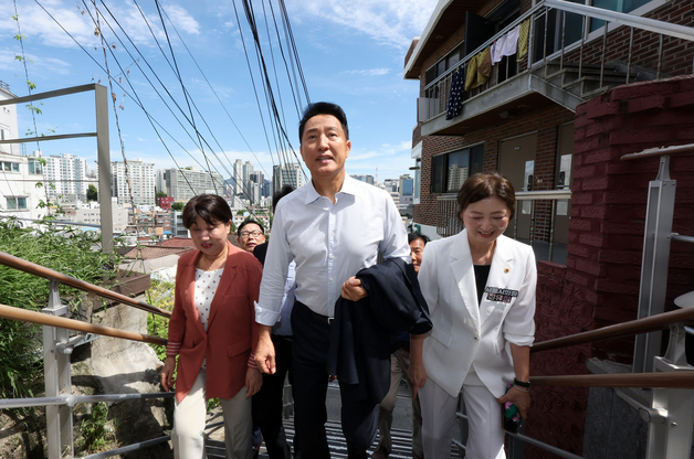용산구 서계·청파동 정비사업 현장 찾은 오세훈 서울시장