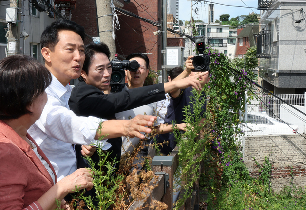 용산구 서계·청파동 정비사업 현장 찾은 오세훈 서울시장