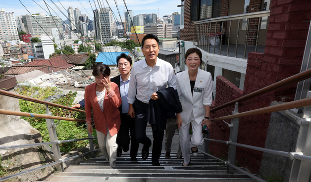 용산구 서계·청파동 정비사업 현장 찾은 오세훈 서울시장