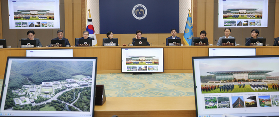 대통령 세종 집무실 조감도 보는 이재명 대통령