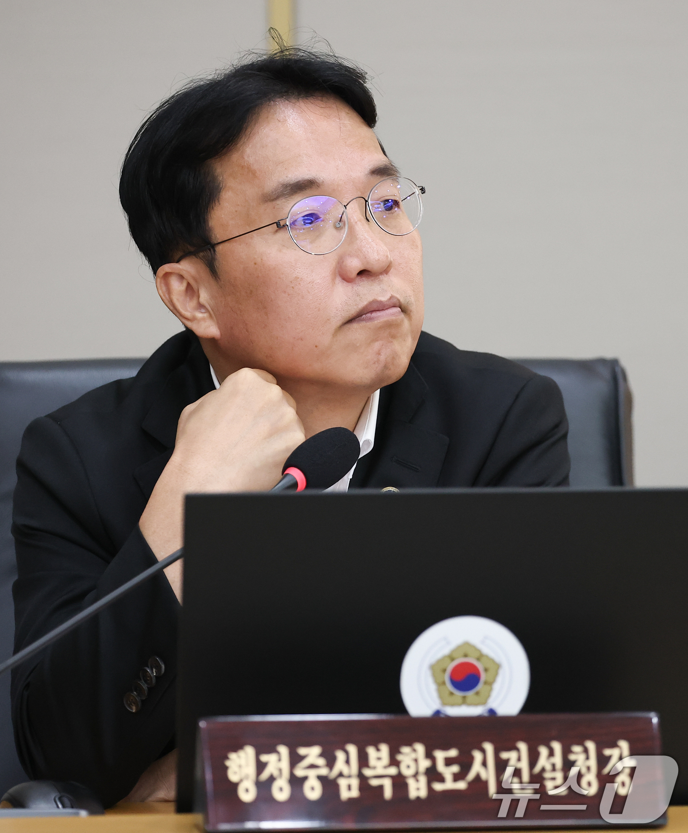 (세종=뉴스1) 허경 기자 = 강주엽 행정중심복합도시건설청장이 11일 정부세종청사에서 열린 국무회의에 참석해 있다. (청와대통신사진기자단) 2026.8.11/뉴스1