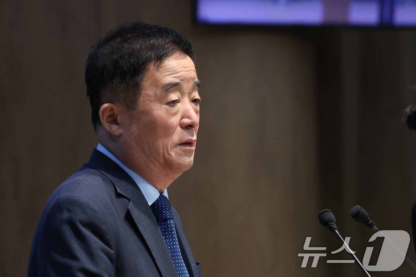(서울=뉴스1) 황기선 기자 = 강득구 더불어민주당 최고위원이 11일 오전 서울 여의도 국회에서 현안관련 기자회견을 하고 있다.이날 강 최고위원은 정청래 전 대표의 김관영 전북도지 …