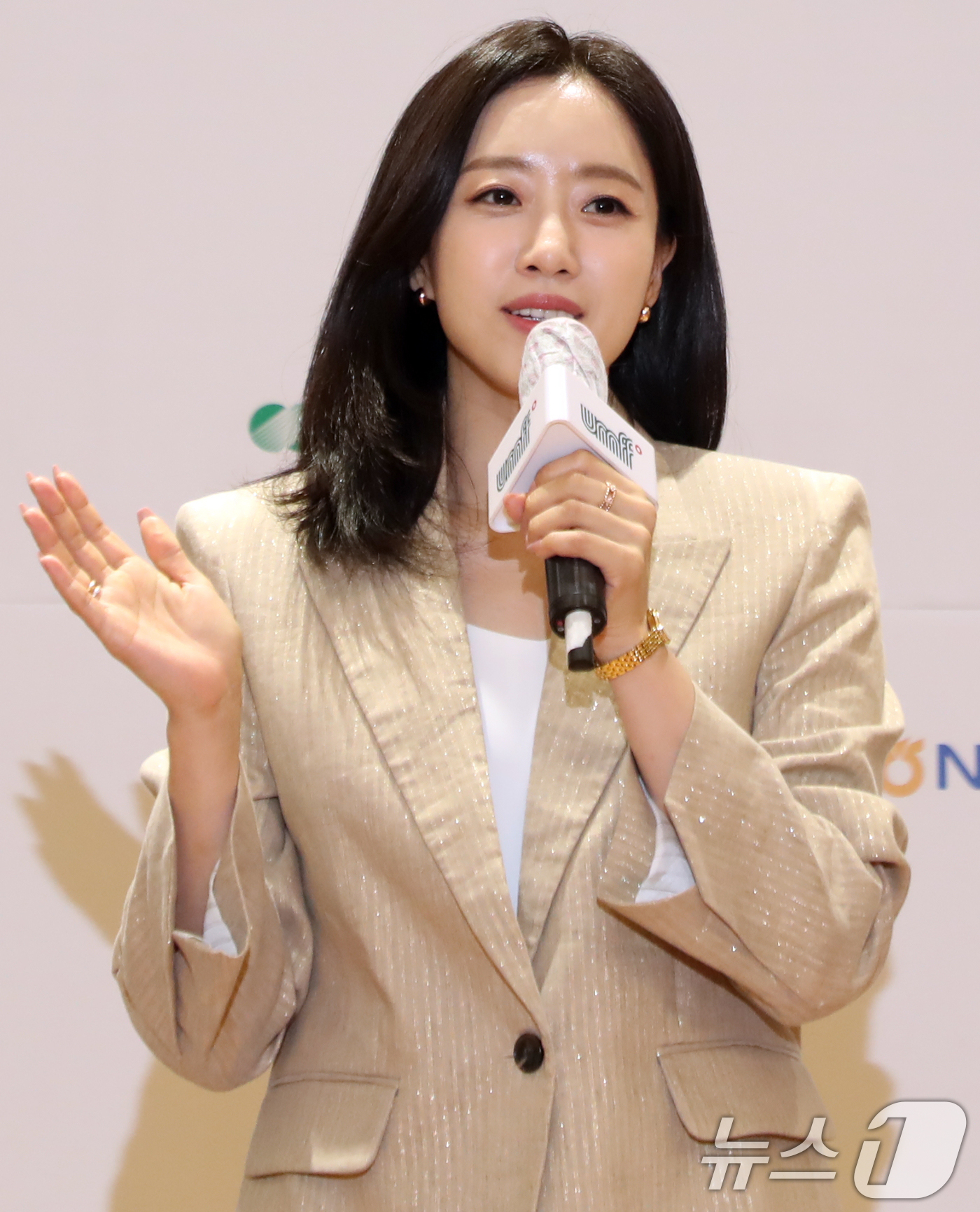 (울산=뉴스1) 조민주 기자 = 배우 함은정이 11일 울산시청 시민홀에서 열린 제11회 울산울주세계산악영화제 기자회견에 참석해 홍보대사로 위촉된 소감을 밝히고 있다. 2026.8. …