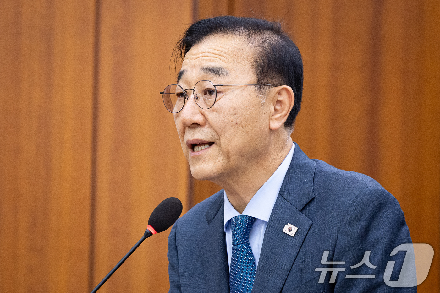 (서울=뉴스1) 유승관 기자 = 김윤덕 국토교통부 장관이 11일 서울 여의도 국회에서 열린 제438회 국회(임시회) 국토교통위원회 제1차 전체회의에 출석해 업무보고를 하고 있다. …