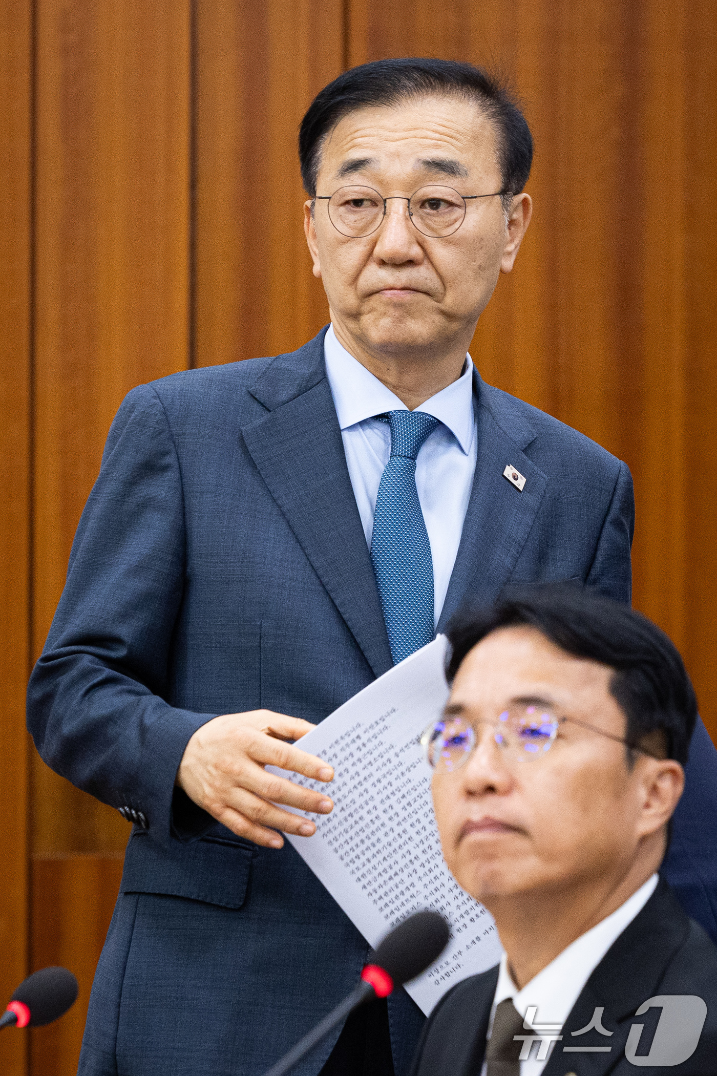 (서울=뉴스1) 유승관 기자 = 김윤덕 국토교통부 장관이 11일 서울 여의도 국회에서 열린 제438회 국회(임시회) 국토교통위원회 제1차 전체회의에 출석해 업무보고를 마친 후 자리 …