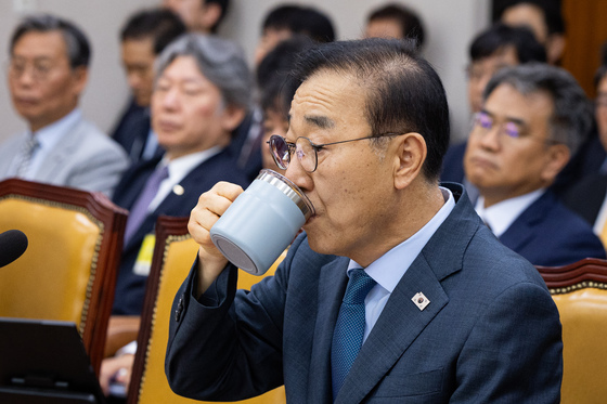 물 마시는 김윤덕 국토교통부 장관