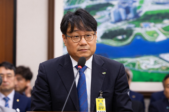 자료제출 요구 답변하는 이성훈 한국토지주택공사 사장
