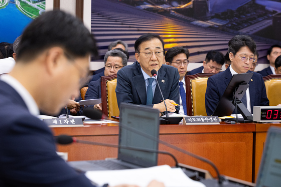 답변하는 김윤덕 국토부 장관
