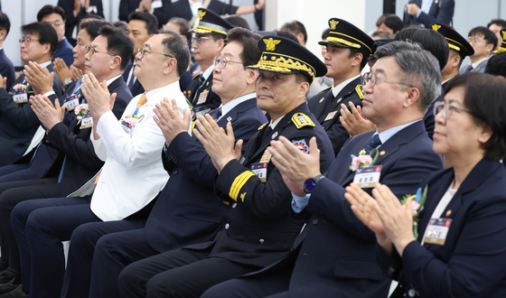 박수 치는 이재명 대통령
