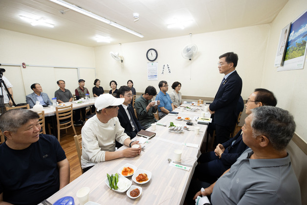 "시장 살릴 해법 찾는다"…김중남 강릉시장, 상인들과 현장 간담회