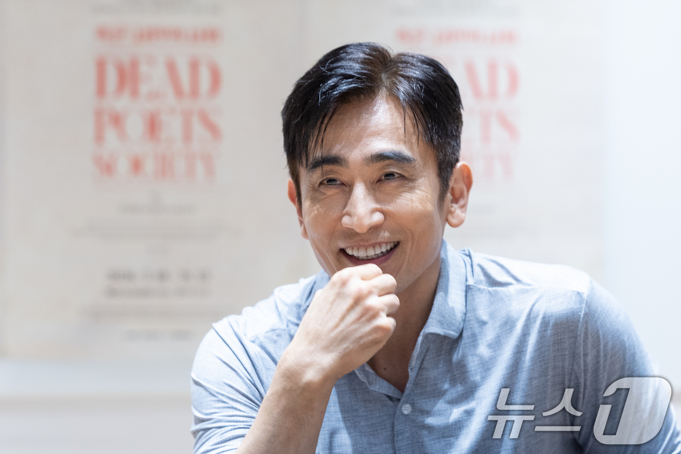(서울=뉴스1) 안은나 기자 = 배우 차인표가 11일 오후 서울 종로구 NOL씨어터에서 열린 연극 '죽은 시인의 사회' 기자간담회에 참석해 취재진 질문을 듣고 있다.톰 슐만의 동명 …