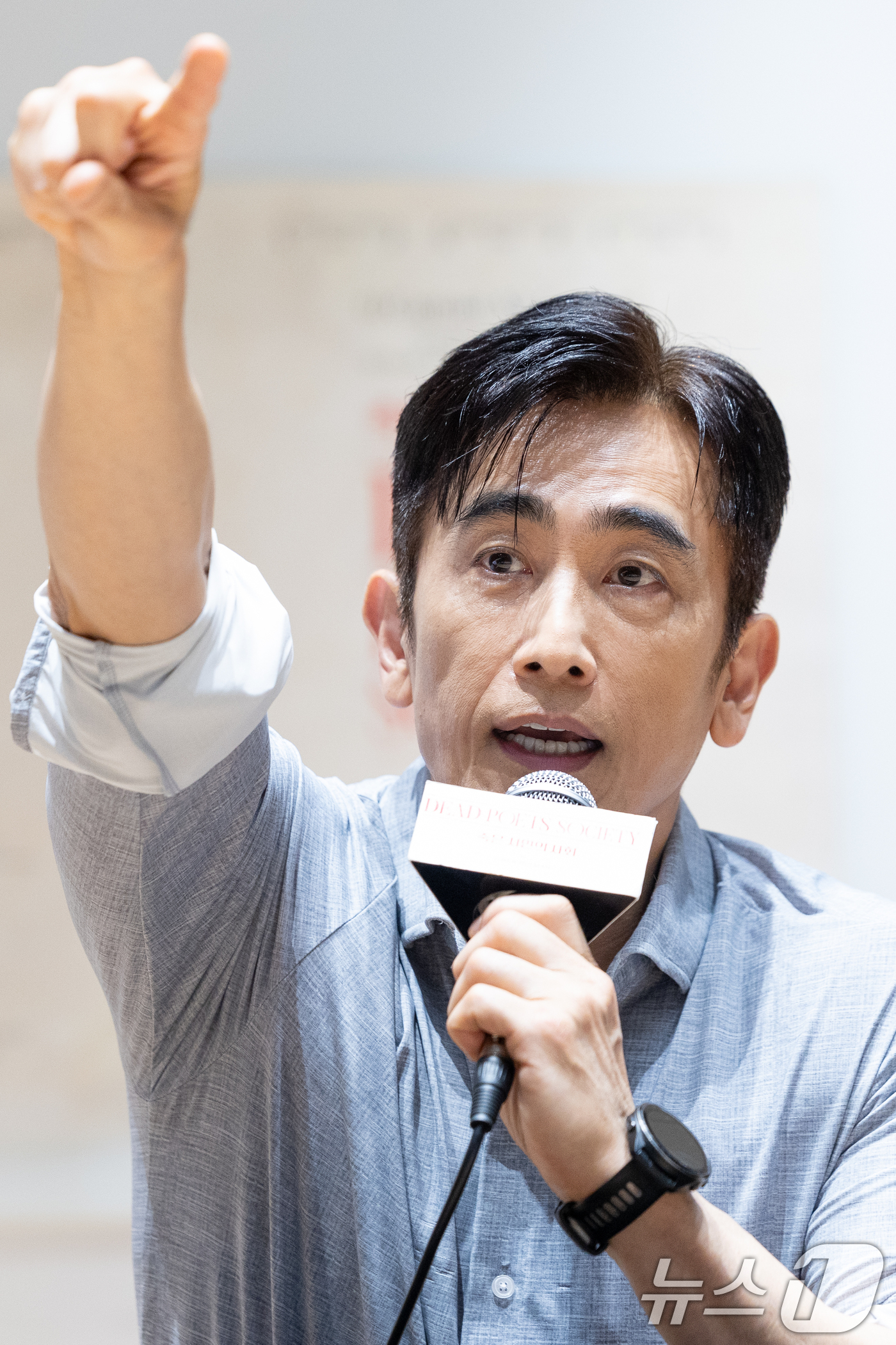 (서울=뉴스1) 안은나 기자 = 배우 차인표가 11일 오후 서울 종로구 NOL씨어터에서 열린 연극 '죽은 시인의 사회' 기자간담회에 참석해 취재진 질문에 답하고 있다.톰 슐만의 동 …