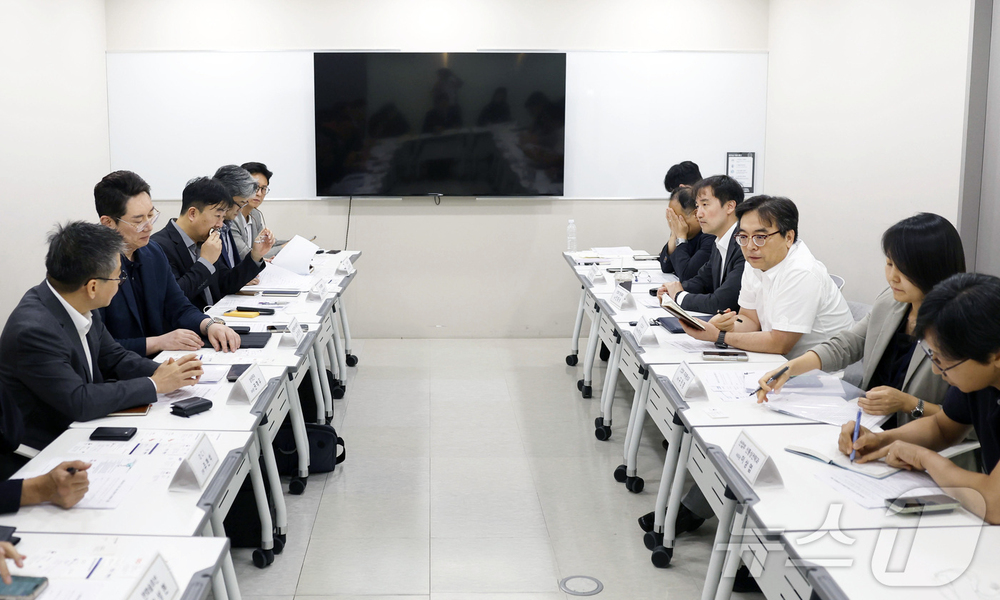 (서울=뉴스1) = 박정성 산업통상부 통상차관보가 11일 서울 중구 대한상공회의소에서 열린 '미국 폴리실리콘 232조 관세 관련 합동 대책회의'에서 발언하고 있다. (산업통상부 제 …
