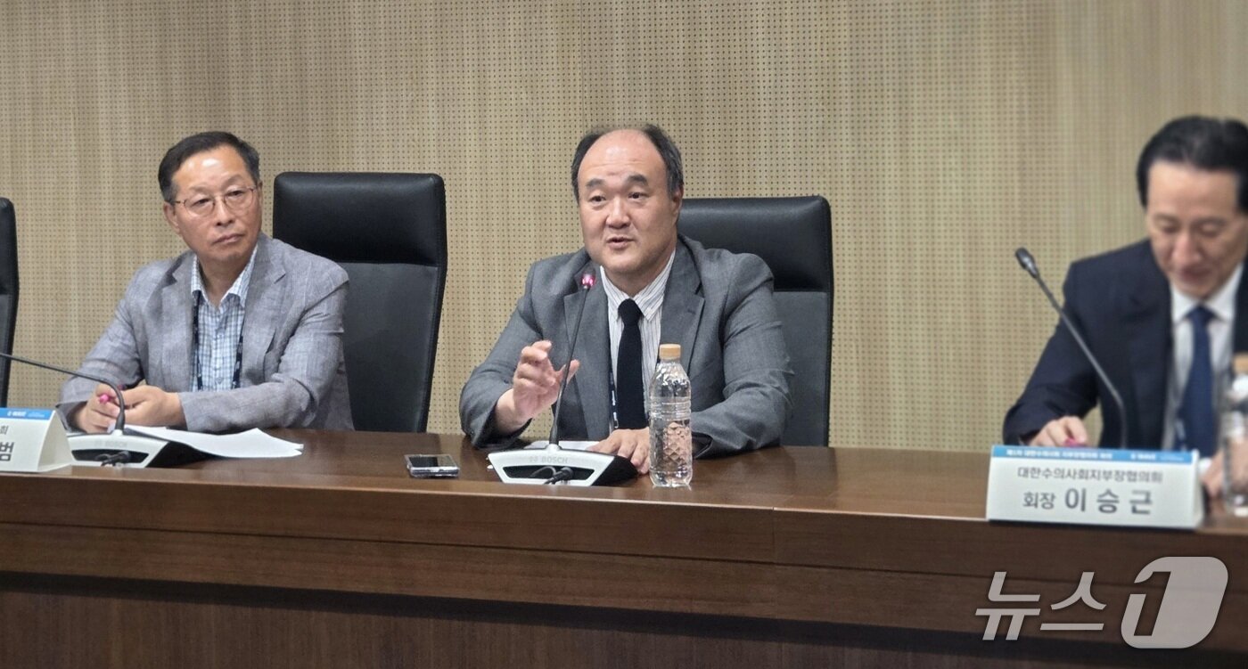 본문 이미지 - 우연철 대한수의사회 회장이 2026 시도지부장협의회에 참석해 발언하고 있다. ⓒ 뉴스1