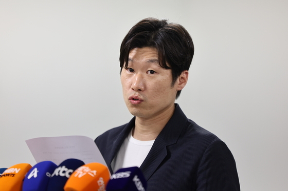 6차 회의 브리핑하는 박지성 위원장