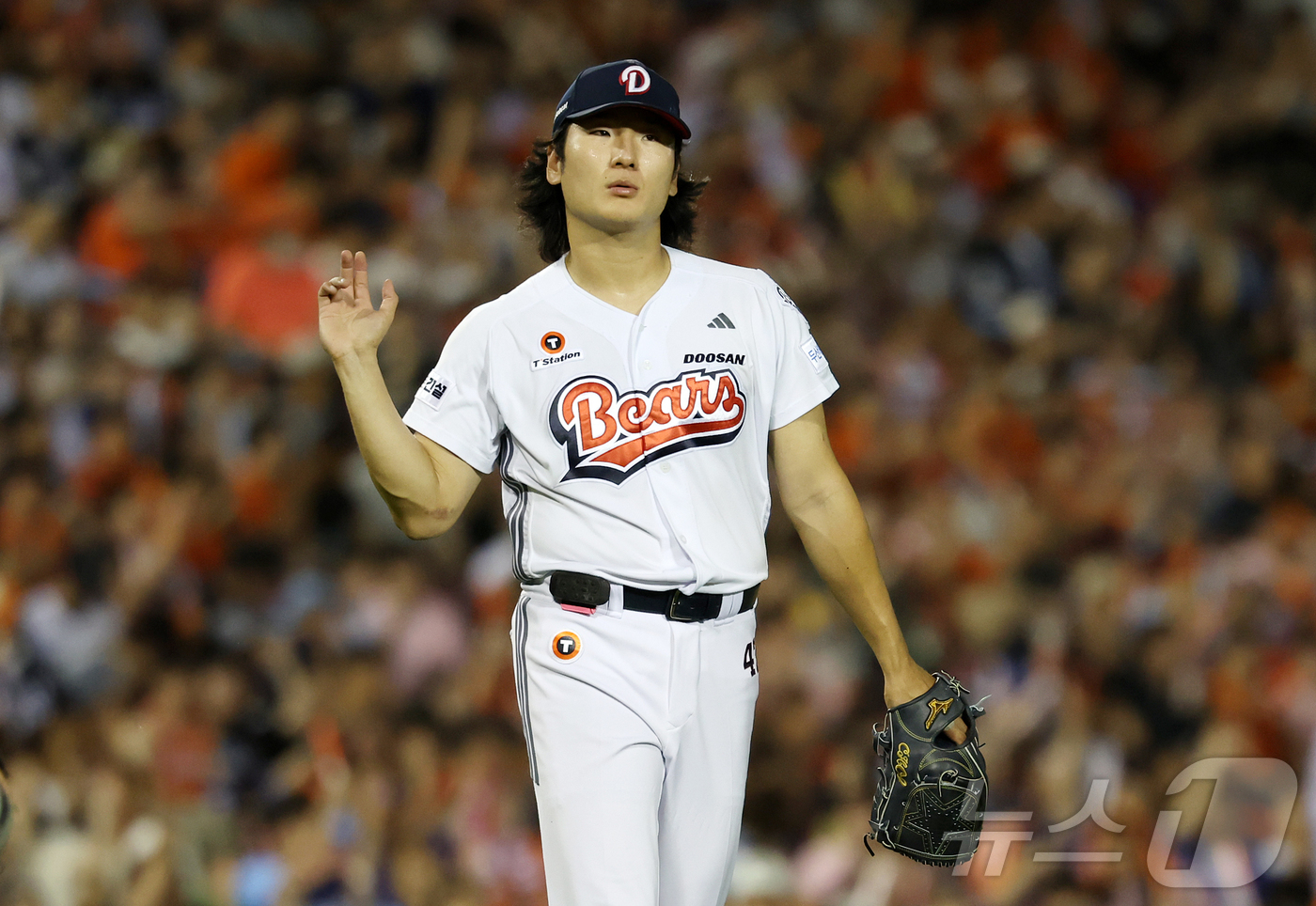 (서울=뉴스1) 김진환 기자 = 11일 오후 서울 송파구 잠실야구장에서 열린 프로야구 '2026 신한은행 SOL KBO리그' 한화 이글스와 두산 베어스의 경기, 두산 선발 곽빈이 …