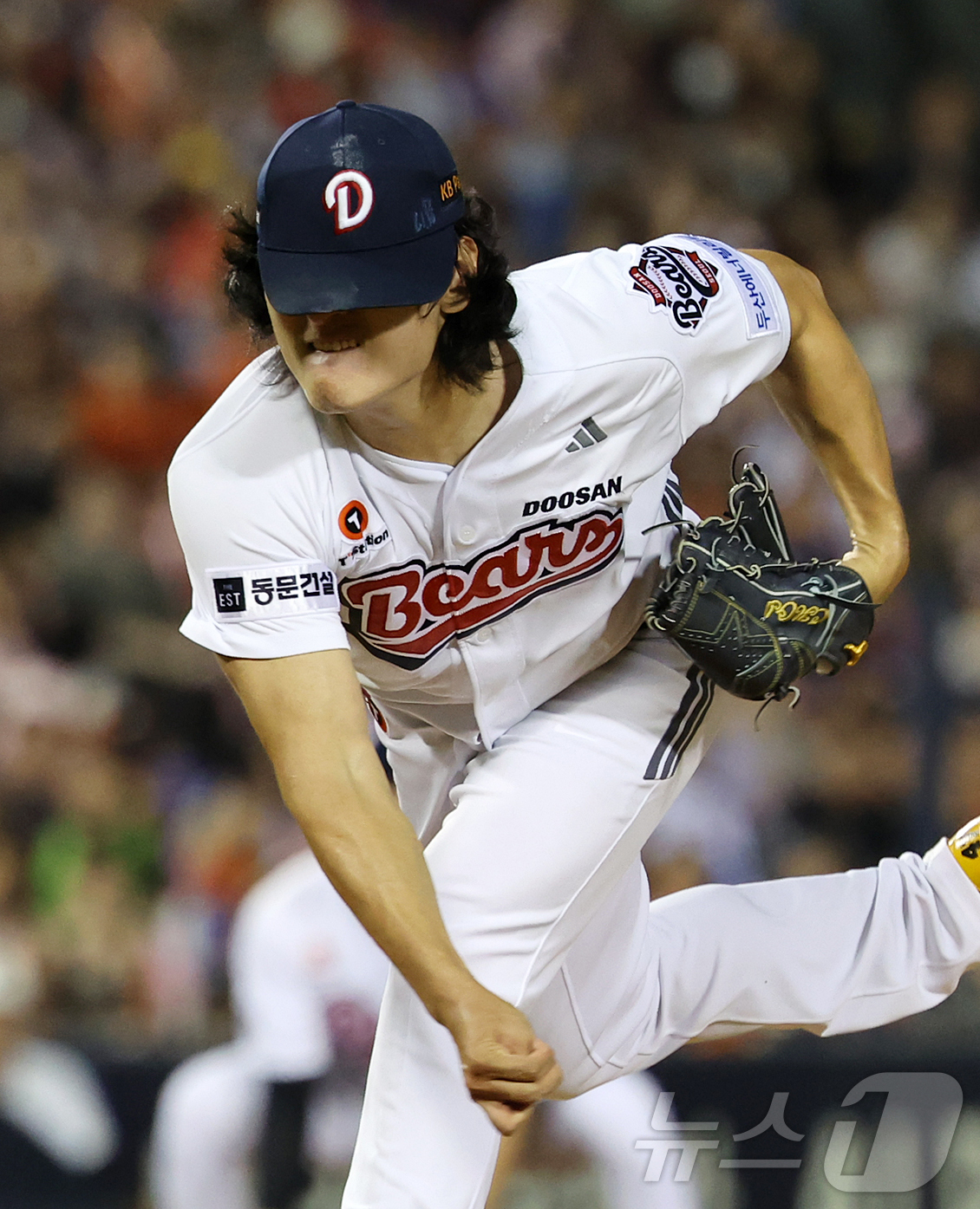 (서울=뉴스1) 김진환 기자 = 11일 오후 서울 송파구 잠실야구장에서 열린 프로야구 '2026 신한은행 SOL KBO리그' 한화 이글스와 두산 베어스의 경기, 두산 선발 곽빈이 …
