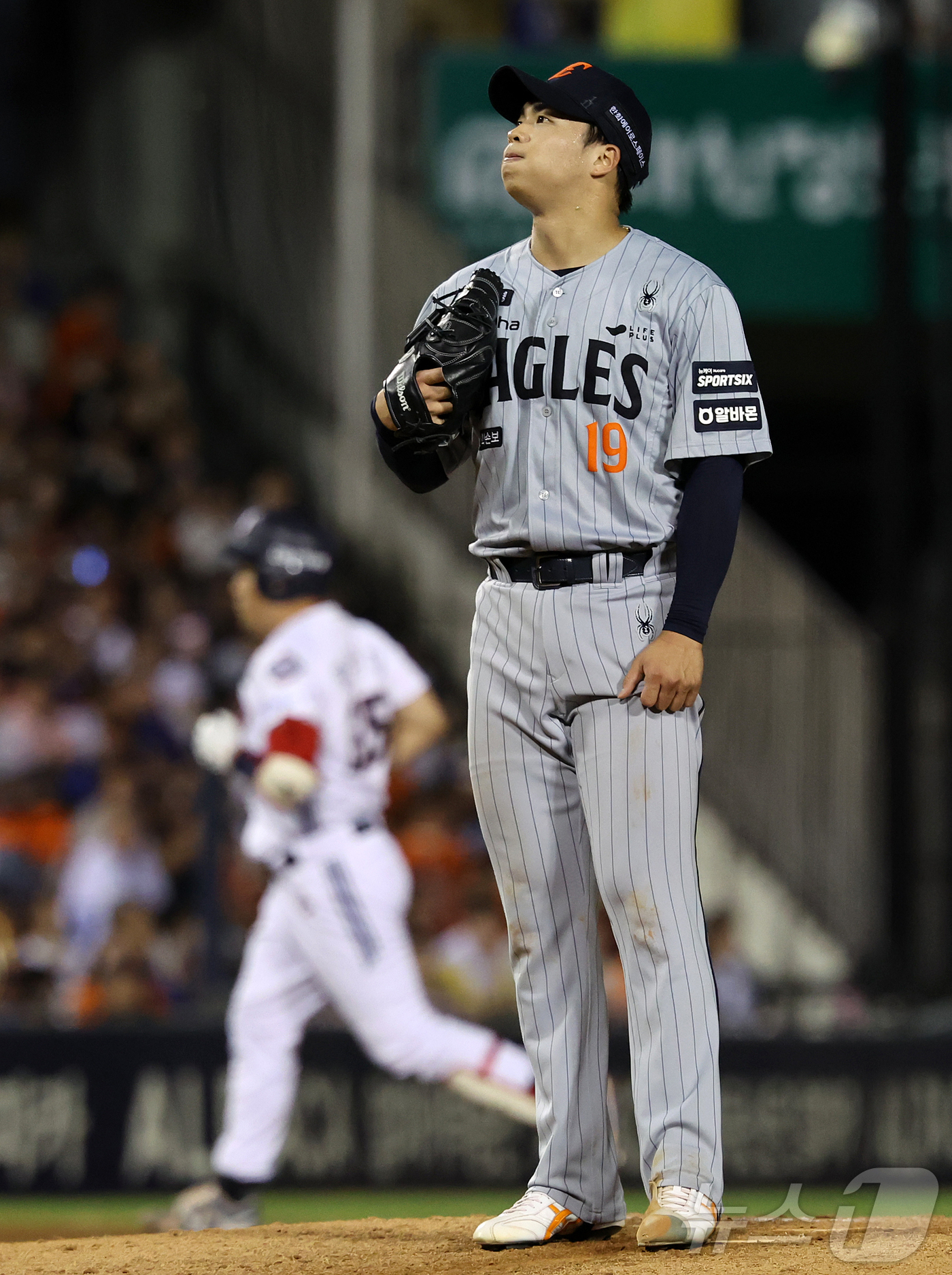 (서울=뉴스1) 김진환 기자 = 11일 오후 서울 송파구 잠실야구장에서 열린 프로야구 '2026 신한은행 SOL KBO리그' 한화 이글스와 두산 베어스의 경기, 한화 선발 왕옌청이 …