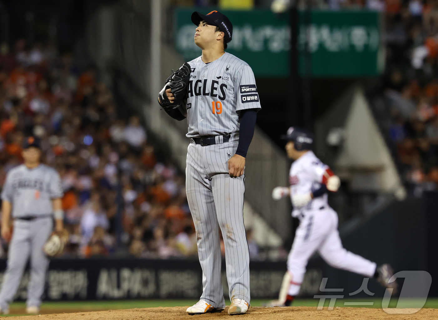 (서울=뉴스1) 김진환 기자 = 11일 오후 서울 송파구 잠실야구장에서 열린 프로야구 '2026 신한은행 SOL KBO리그' 한화 이글스와 두산 베어스의 경기, 한화 선발 왕옌청이 …