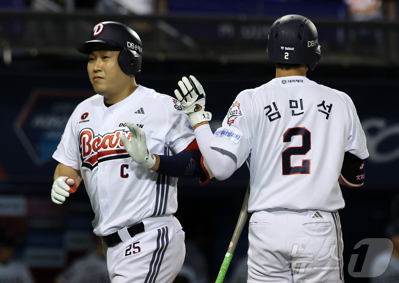 (서울=뉴스1) 김진환 기자 = 11일 오후 서울 송파구 잠실야구장에서 열린 프로야구 '2026 신한은행 SOL KBO리그' 한화 이글스와 두산 베어스의 경기, 두산 양의지가 6회 …