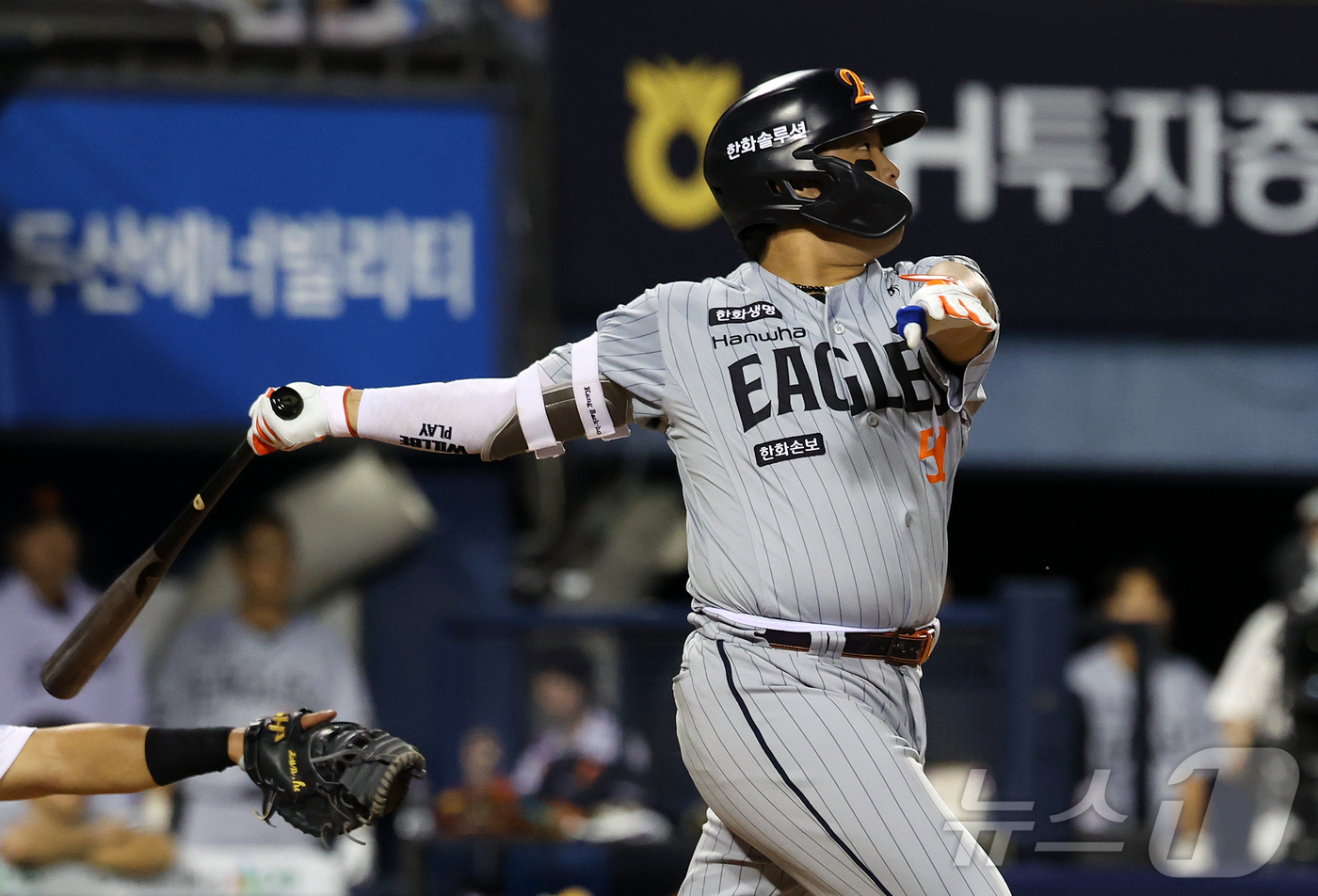 (서울=뉴스1) 김진환 기자 = 11일 오후 서울 송파구 잠실야구장에서 열린 프로야구 '2026 신한은행 SOL KBO리그' 한화 이글스와 두산 베어스의 경기, 한화 강백호가 7회 …