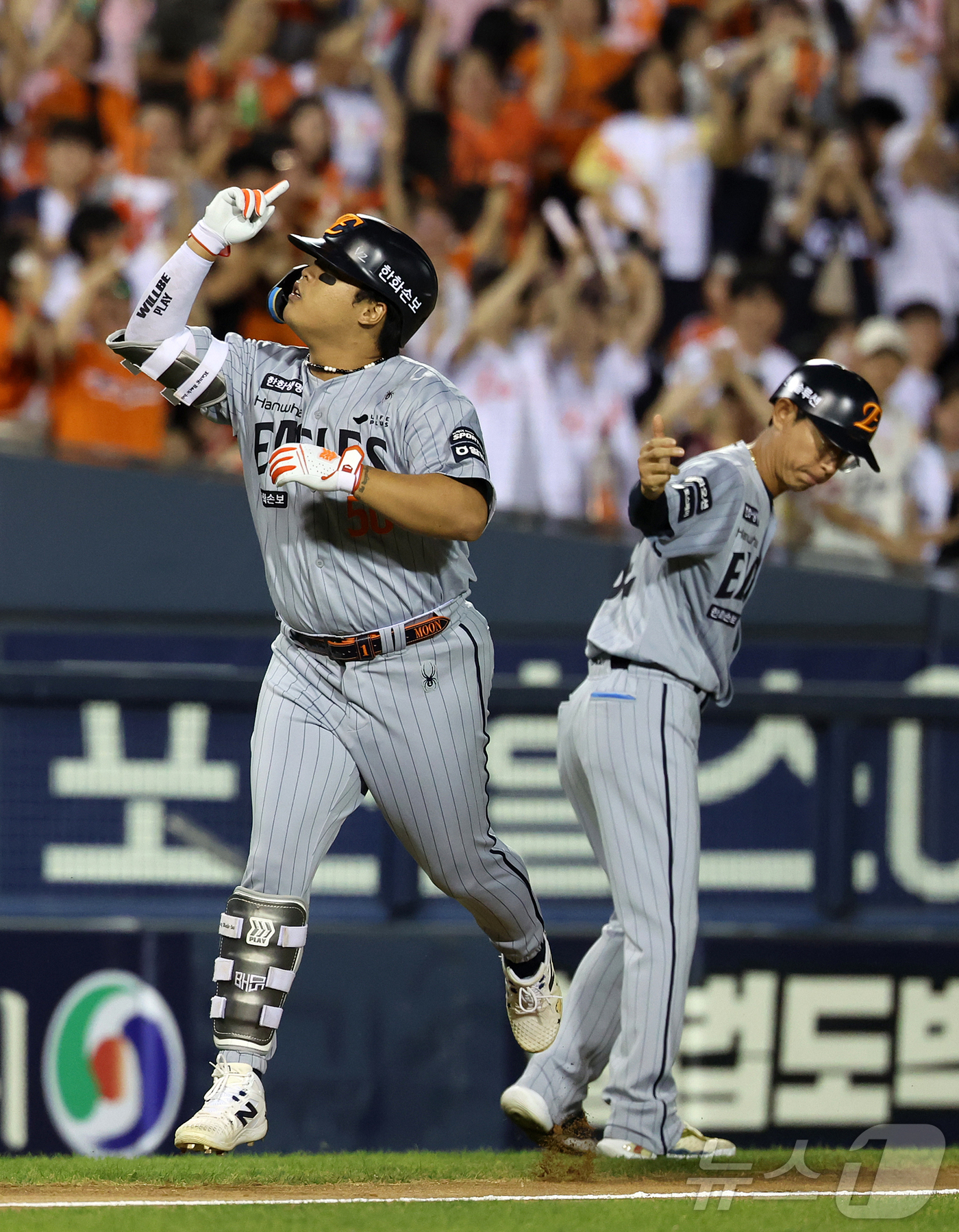 (서울=뉴스1) 김진환 기자 = 11일 오후 서울 송파구 잠실야구장에서 열린 프로야구 '2026 신한은행 SOL KBO리그' 한화 이글스와 두산 베어스의 경기, 한화 강백호가 7회 …