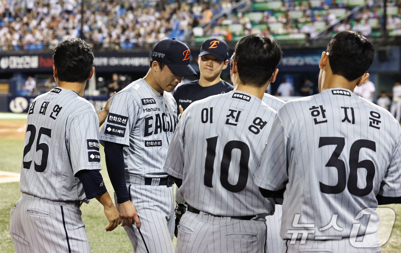 (서울=뉴스1) 이종수 기자 = 한화 선발 투수 왕옌청이 11일 오후 서울 송파구 잠실야구장에서 열린 ‘2026 신한 SOL뱅크 KBO리그’ 두산 베어스와 한화 이글스의 경기, 6 …