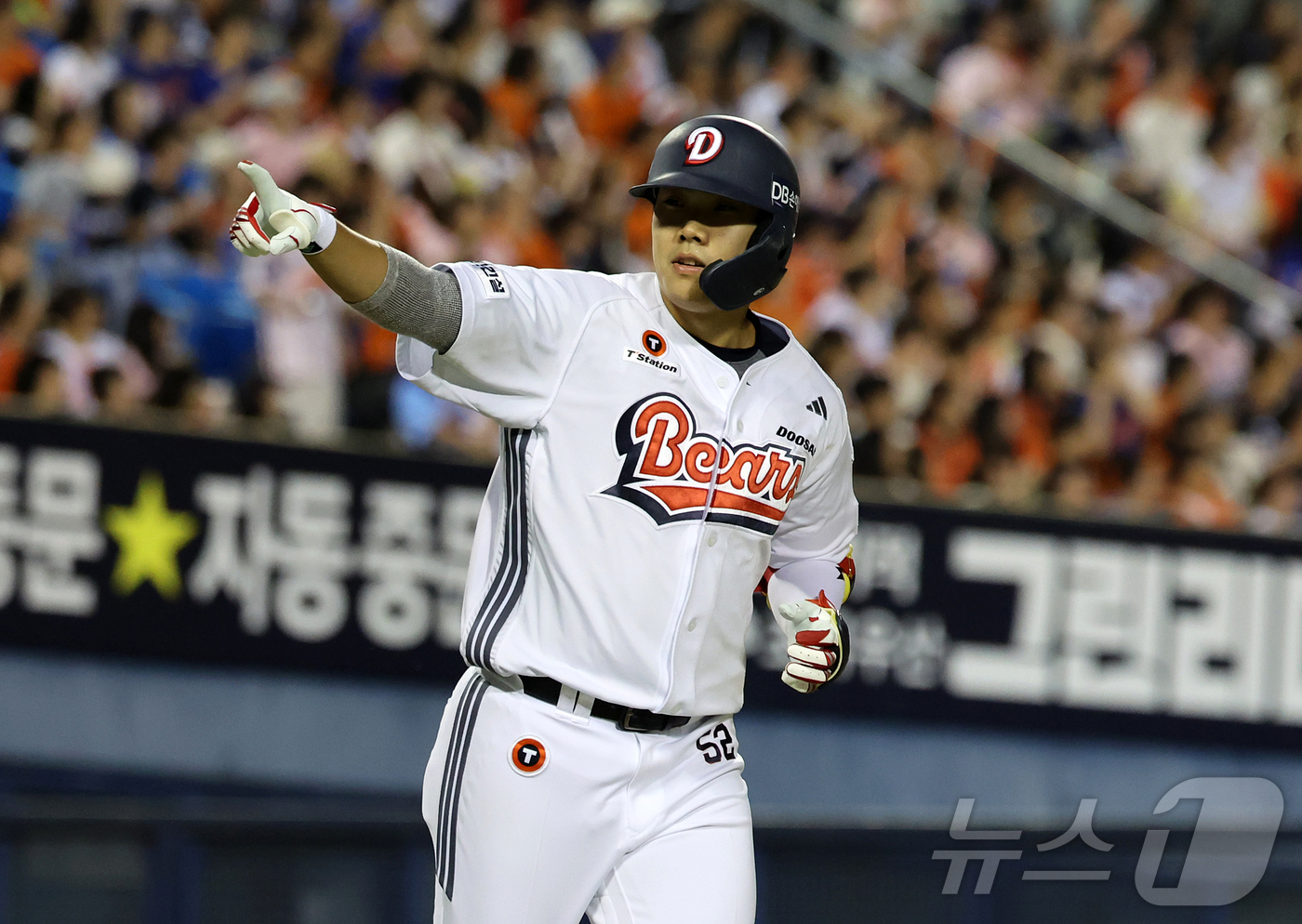 (서울=뉴스1) 김진환 기자 = 11일 오후 서울 송파구 잠실야구장에서 열린 프로야구 '2026 신한은행 SOL KBO리그' 한화 이글스와 두산 베어스의 경기, 두산 박준순이 7회 …