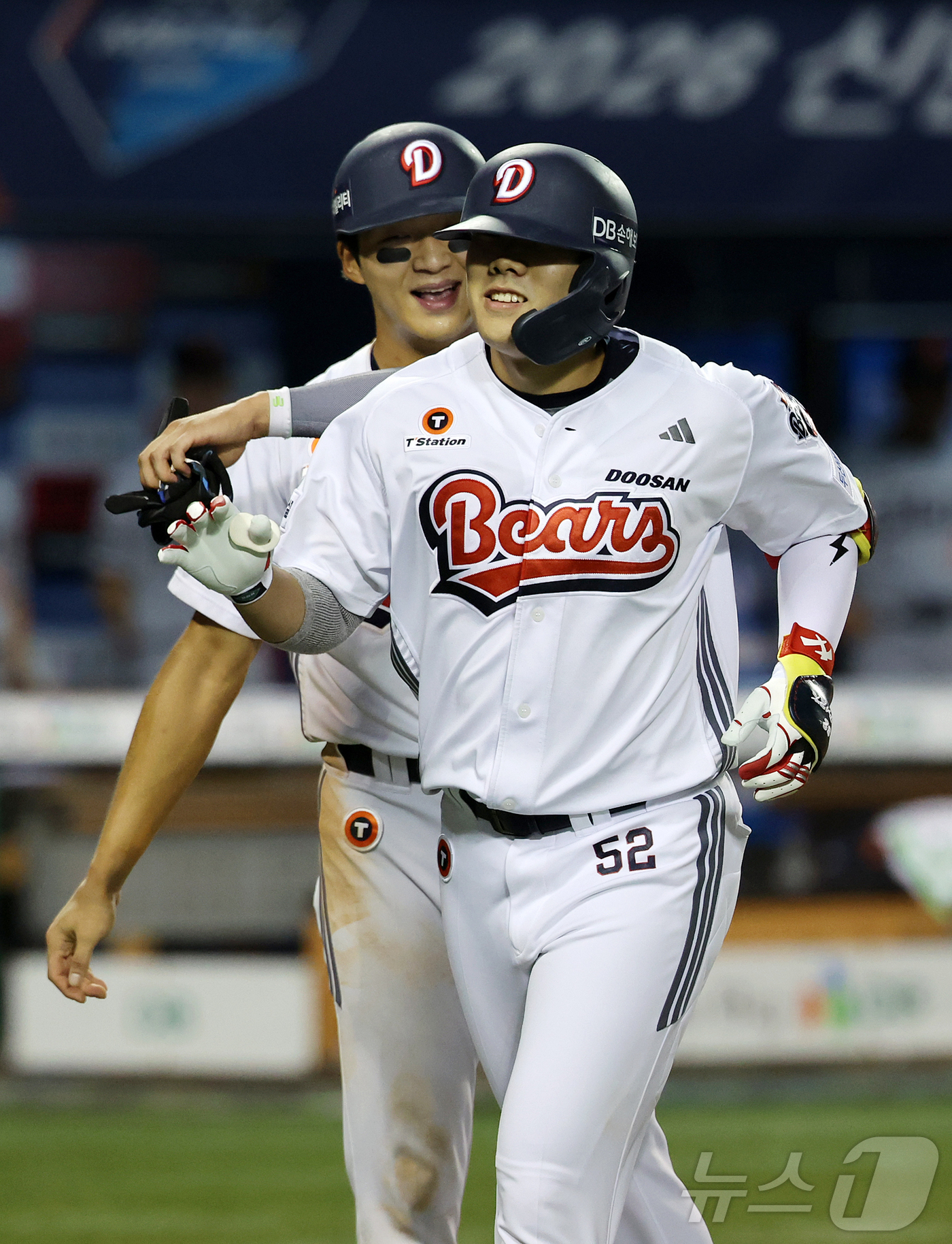 (서울=뉴스1) 김진환 기자 = 11일 오후 서울 송파구 잠실야구장에서 열린 프로야구 '2026 신한은행 SOL KBO리그' 한화 이글스와 두산 베어스의 경기, 두산 박준순이 7회 …