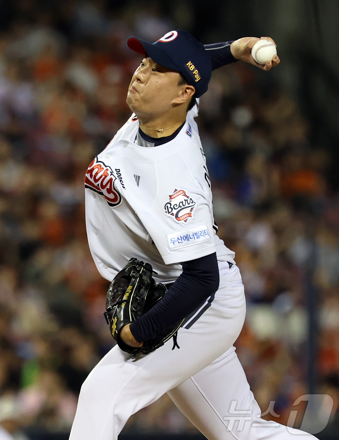 (서울=뉴스1) 김진환 기자 = 11일 오후 서울 송파구 잠실야구장에서 열린 프로야구 '2026 신한은행 SOL KBO리그' 한화 이글스와 두산 베어스의 경기, 두산 마무리 이영하 …