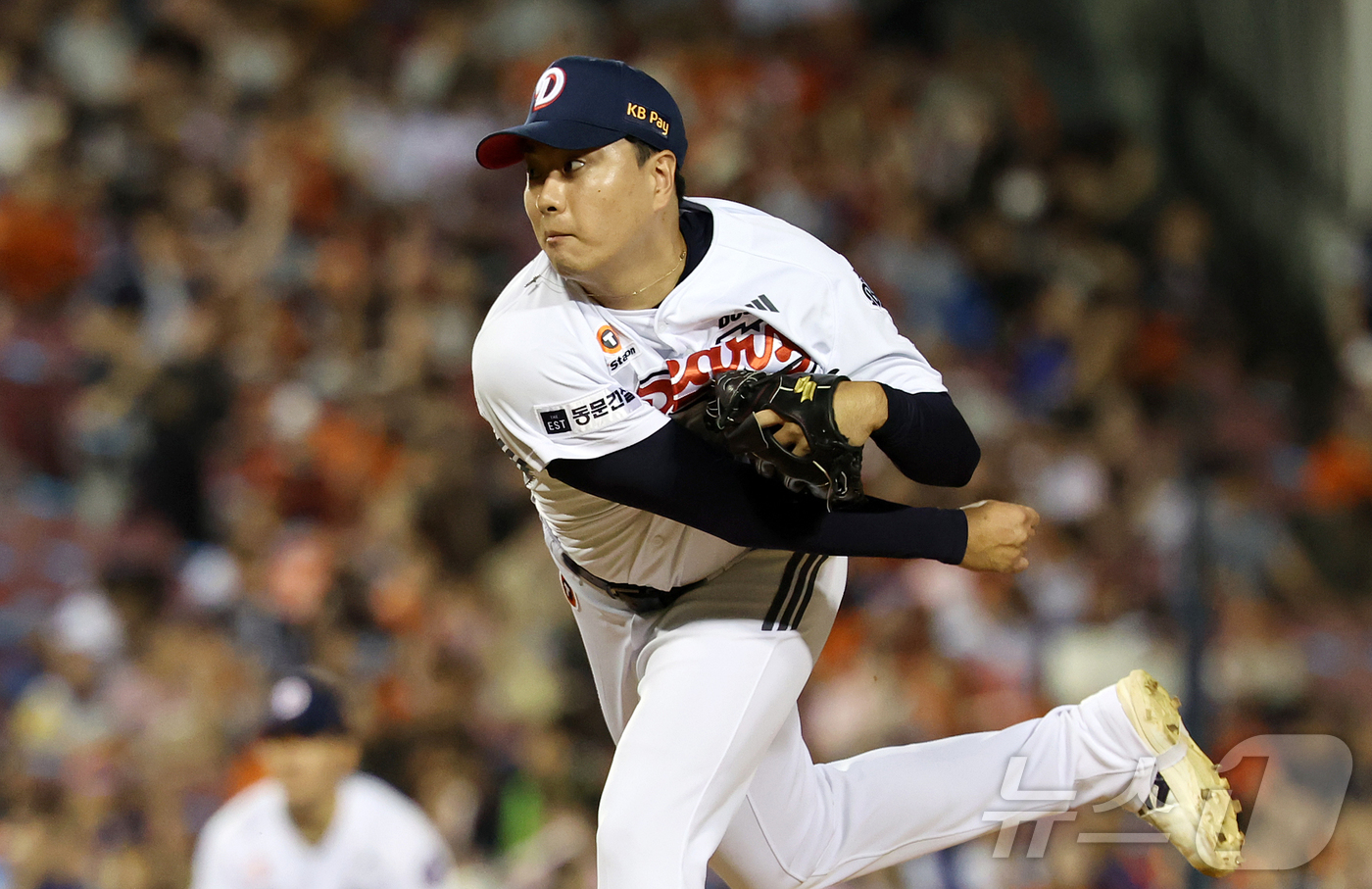 (서울=뉴스1) 김진환 기자 = 11일 오후 서울 송파구 잠실야구장에서 열린 프로야구 '2026 신한은행 SOL KBO리그' 한화 이글스와 두산 베어스의 경기, 두산 마무리 이영하 …