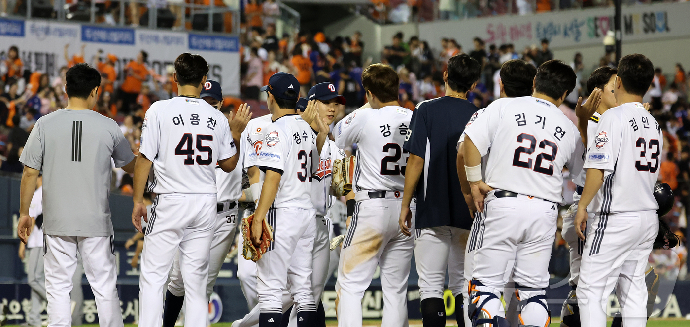 (서울=뉴스1) 김진환 기자 = 11일 오후 서울 송파구 잠실야구장에서 열린 프로야구 '2026 신한은행 SOL KBO리그' 한화 이글스와 두산 베어스의 경기, 6대3 승리를 거둔 …