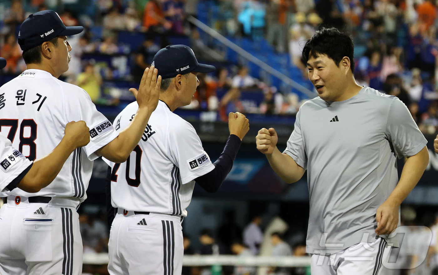 (서울=뉴스1) 김진환 기자 = 11일 오후 서울 송파구 잠실야구장에서 열린 프로야구 '2026 신한은행 SOL KBO리그' 한화 이글스와 두산 베어스의 경기, 6대3 승리를 거둔 …