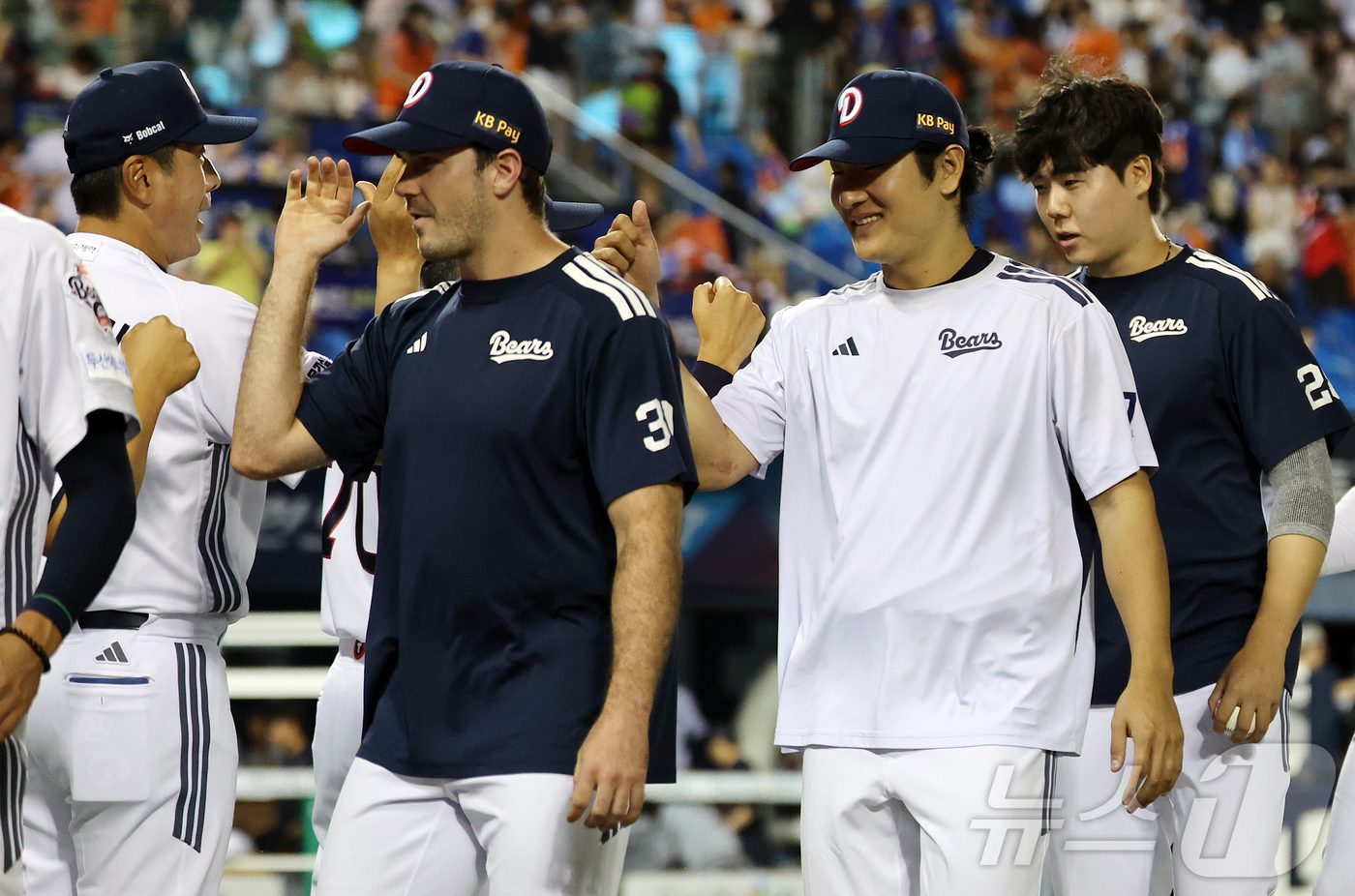 (서울=뉴스1) 김진환 기자 = 11일 오후 서울 송파구 잠실야구장에서 열린 프로야구 '2026 신한은행 SOL KBO리그' 한화 이글스와 두산 베어스의 경기, 6대3 승리를 거둔 …