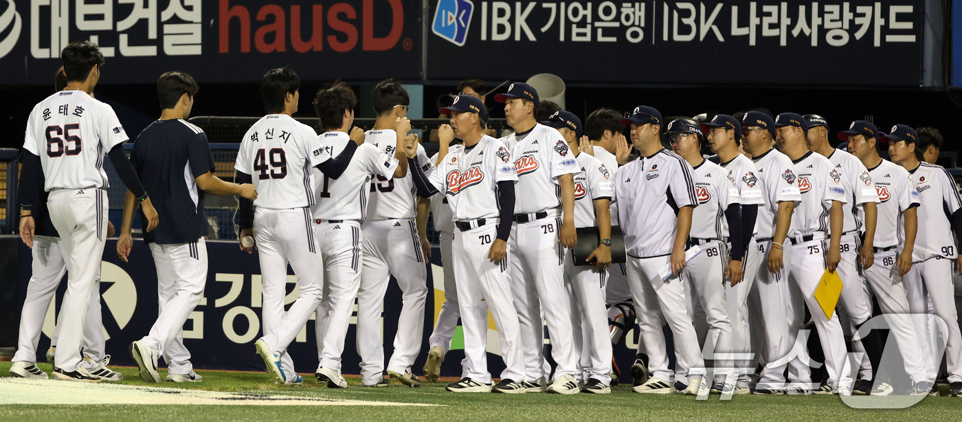 (서울=뉴스1) 이종수 기자 = 11일 오후 서울 송파구 잠실야구장에서 열린 프로야구 '2026 신한은행 SOL KBO리그' 한화 이글스와 두산 베어스의 경기에서 6대3 승리를 거 …