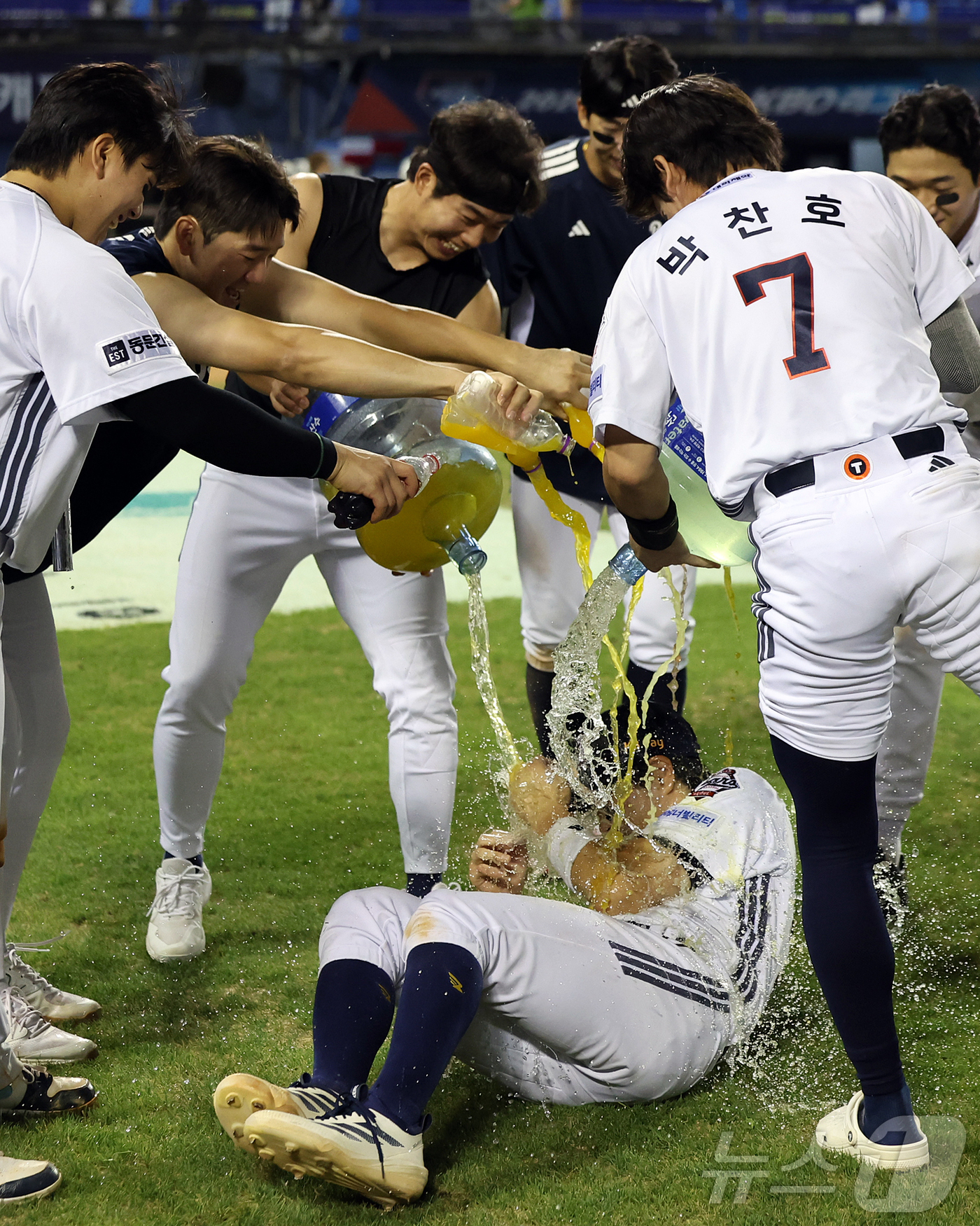 (서울=뉴스1) 김진환 기자 = 11일 오후 서울 송파구 잠실야구장에서 열린 프로야구 '2026 신한은행 SOL KBO리그' 한화 이글스와 두산 베어스의 경기, 4안타를 치며 팀의 …