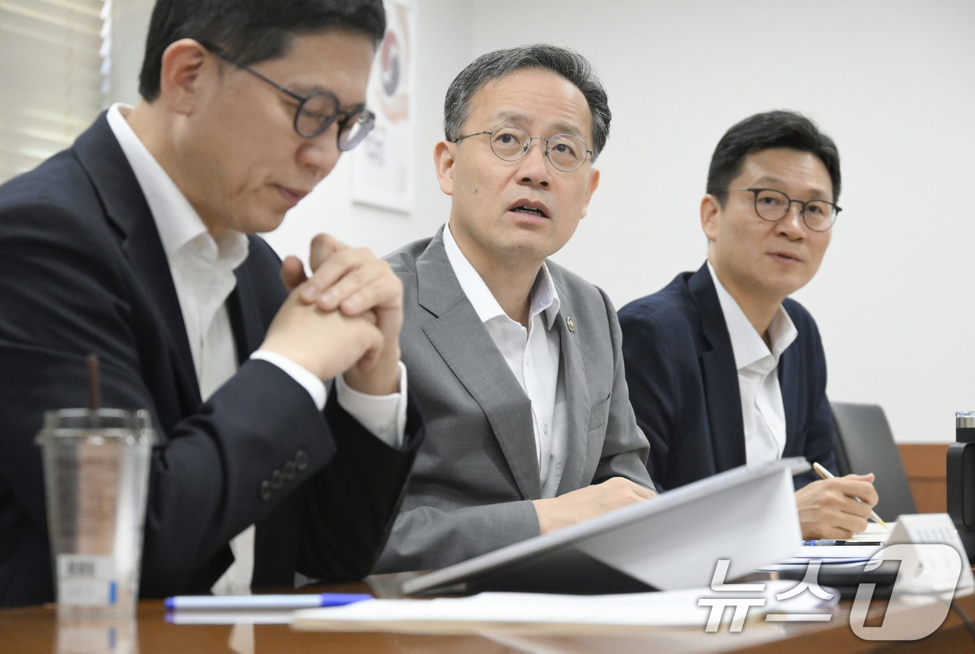 (서울=뉴스1) = 이형일 재정경제부 차관이 12일 서울 종로구 정부서울청사에서 열린 '2026년 8월 일자리 전담반(TF)'에서 모두발언을 하고 있다. (재정경제부 제공. 재판매 …