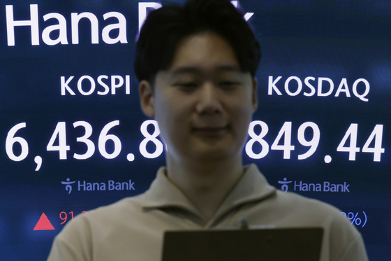 코스피는 상승, 코스닥은 하락 출발