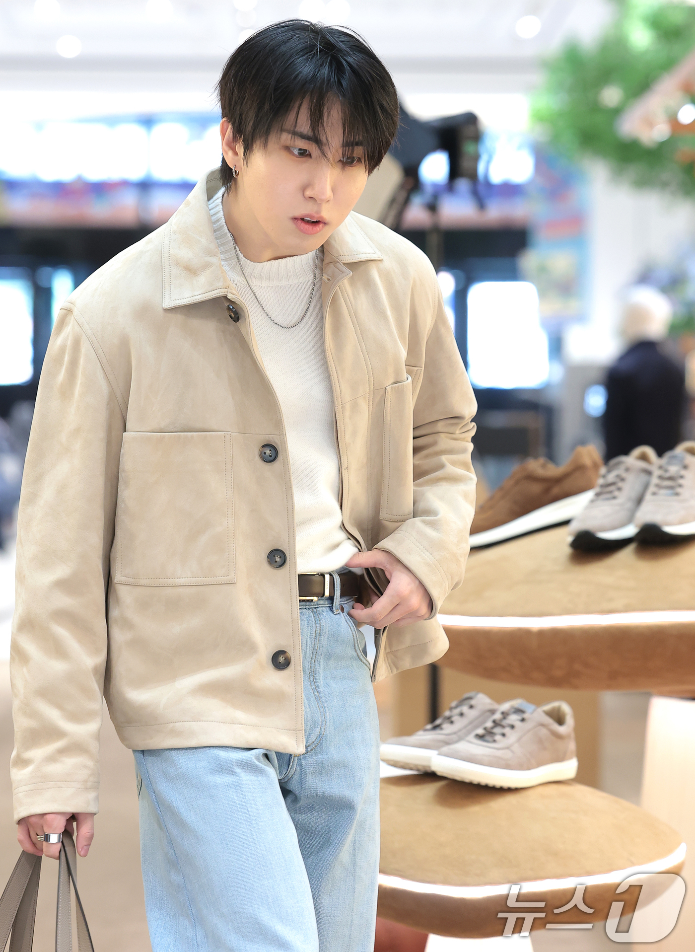(서울=뉴스1) 권현진 기자 = 스트레이 키즈 한이 12일 오전 서울 강남구 신세계백화점 강남점에서 열린 토즈 ‘아우툰노 이탈리아노’ 팝업 스토어를 방문하고 있다. 2026.8.1 …
