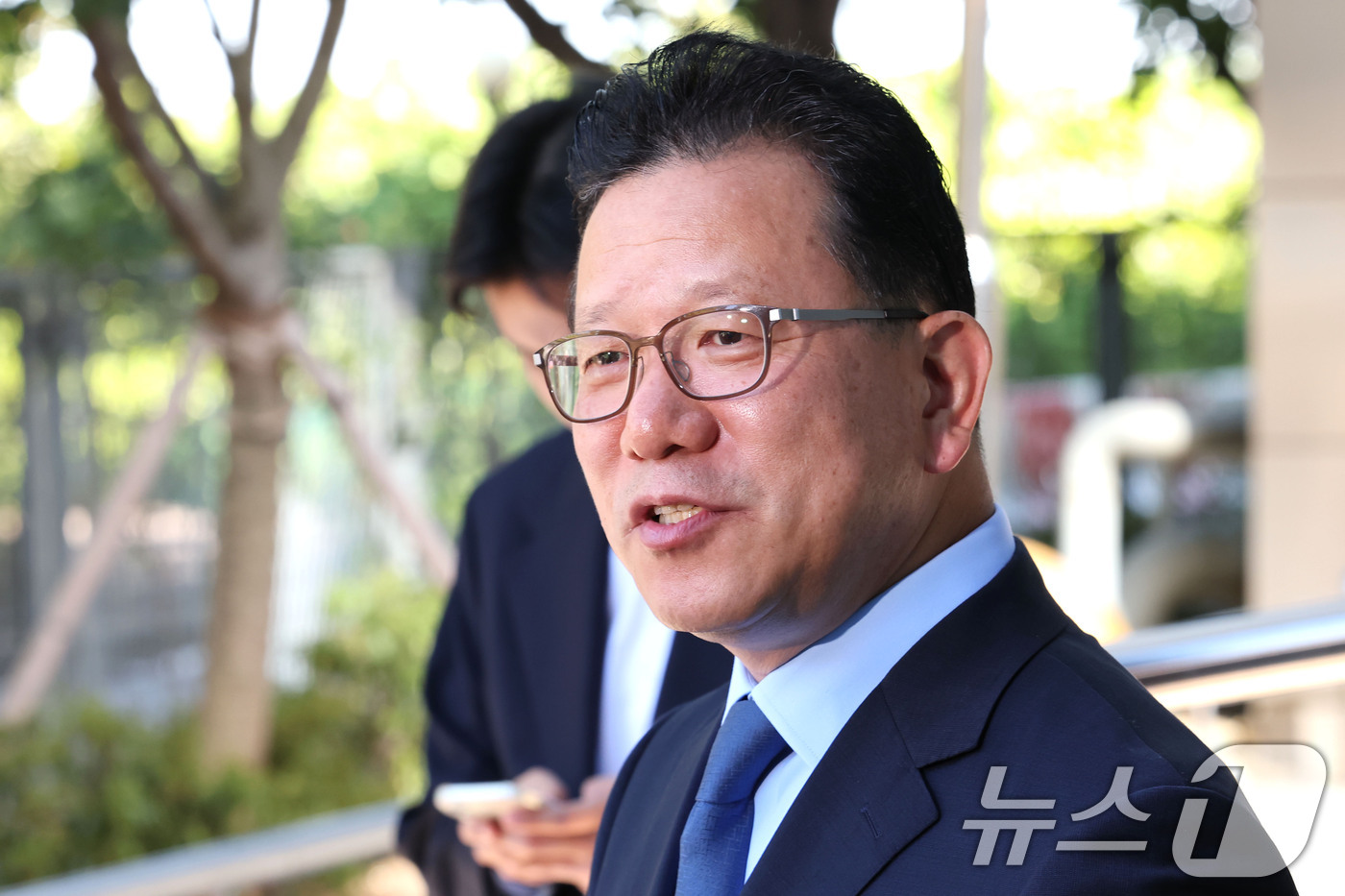 (서울=뉴스1) 이광호 기자 = 송보영 아시아나항공 대표가 12일 오전 서울 강서구 아시아나항공 본사에서 열린 임시주주총회를 마친뒤 취재진의 질문에 답하고 있다.  2026.8.1 …
