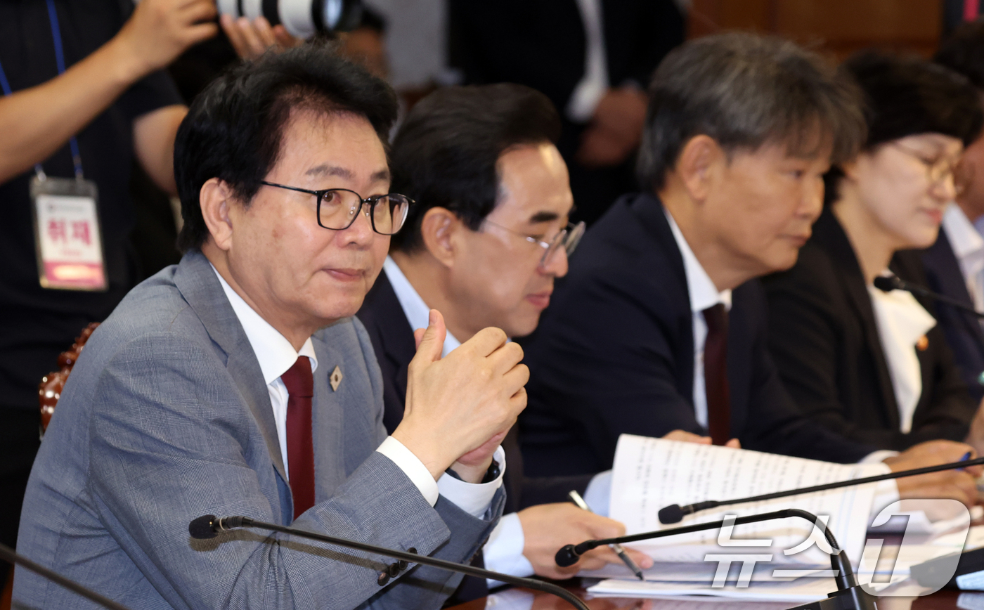 (서울=뉴스1) 김명섭 기자 = 이한주 대한민국 2045전략수립위원회 부위원장이 12일 오전 서울 종로구 세종대로 정부서울청사에서 열린 대한민국 2045전략수립위원회 2차 회의에서 …