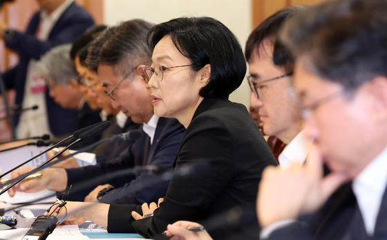 대한민국 2045전략수립위원회 주재하는 한성숙 총리