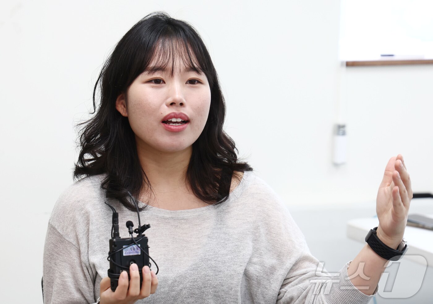 본문 이미지 - 어린이·가족 뮤지컬 '나는 반딧불'의 주인공 서윤 역을 맡은 배우 이혜인이 서울 동작구 드림스테이지에서 뉴스1과 인터뷰를 하고 있다.  ⓒ 뉴스1 김민지 기자