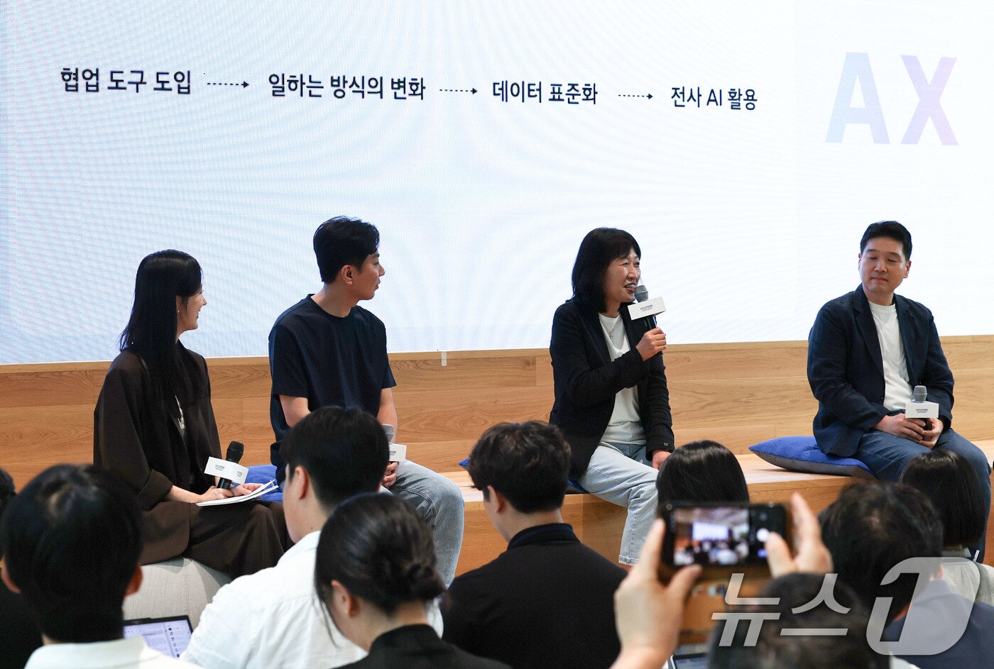 본문 이미지 - 진은숙 현대자동차그룹 ICT담당 사장이 12일 오전 서울 서초구 현대차그룹 양재사옥에서 열린 ‘현대자동차그룹 AX(AI 전환) 성과 발표회’에서 AI 전환 성과를 발표하고 있다. 2026.8.12 ⓒ 뉴스1 이종수 기자