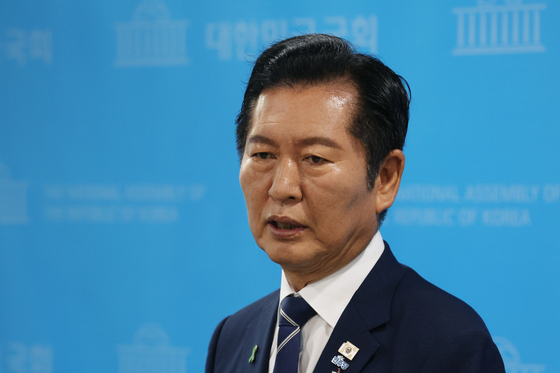 정청래 차량 발길질해 파손한 50대 불구속 송치…재물손괴 혐의