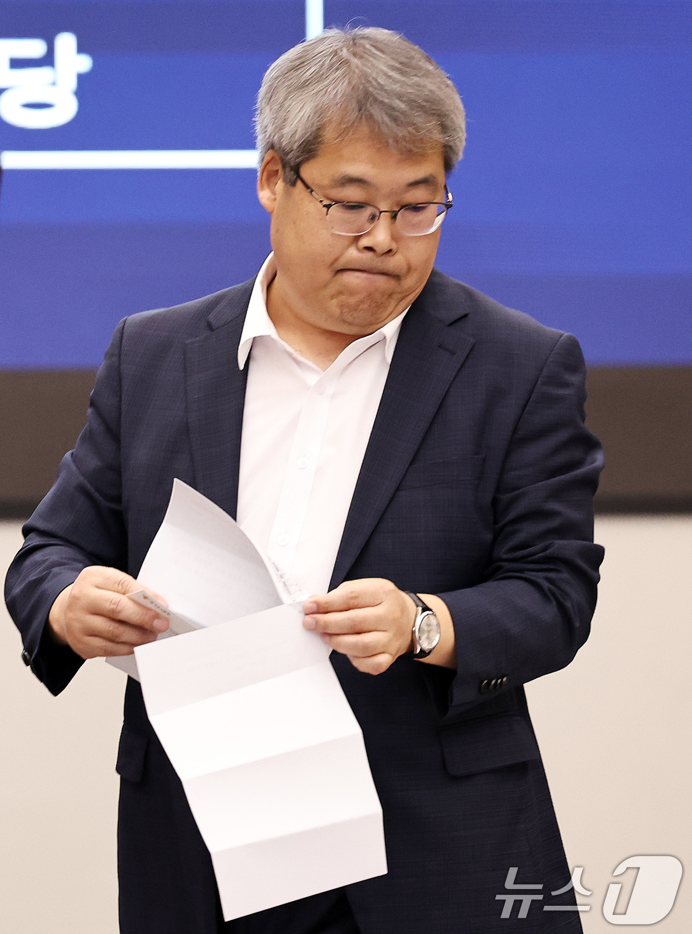 (서울=뉴스1) 구윤성 기자 = 홍석기 국가수사본부장이 12일 오전 서울 서대문구 경찰청에서 열린 불법사금융 전담수사관 전문화 교육에 앞서 인사말을 마치고 자리로 향하고 있다. 2 …