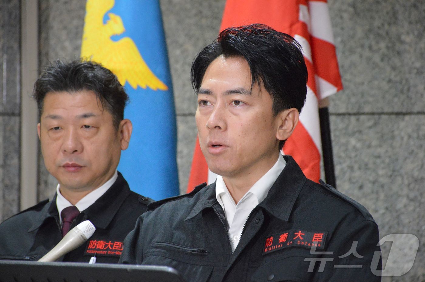 본문 이미지 - 고이즈미 신지로 일본 방위상. 사진은 지지통신 제공. 2026.08.12 ⓒ AFP=뉴스1