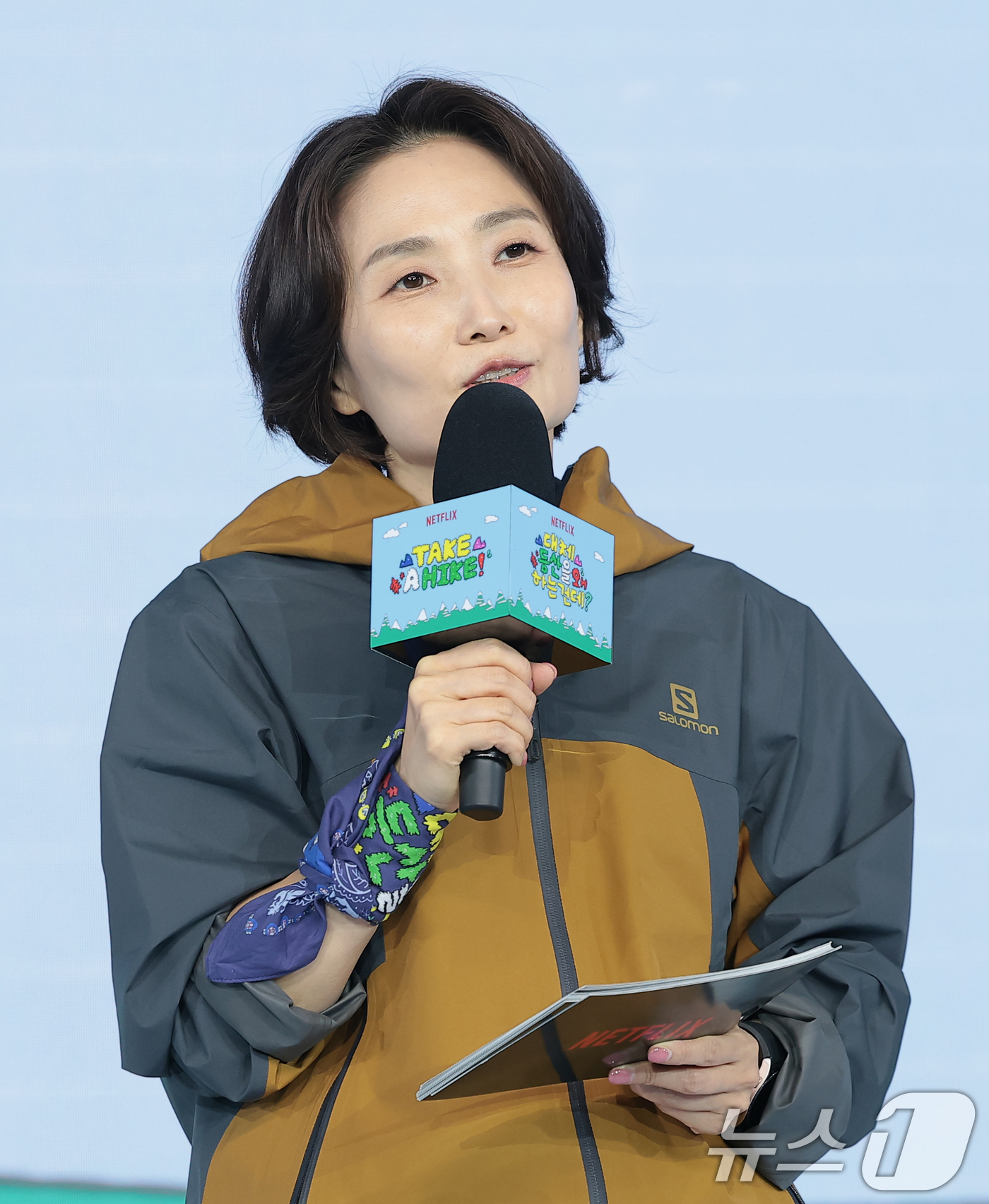 (서울=뉴스1) 권현진 기자 = 방송인 박경림이 12일 서울 마포구 호텔 나루 서울 엠갤러리에서 열린 넷플릭스 예능 '대체 등산을 왜 하는 건데?' 제작발표회에서 진행을 하고 있다 …